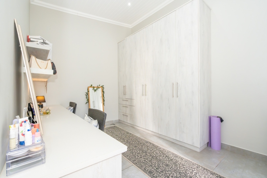 5 Bedroom Property for Sale in Myburgh Park Western Cape